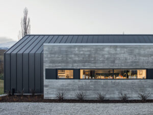 Architectural house from New Zealand with cladding and roofing in Tasman colours